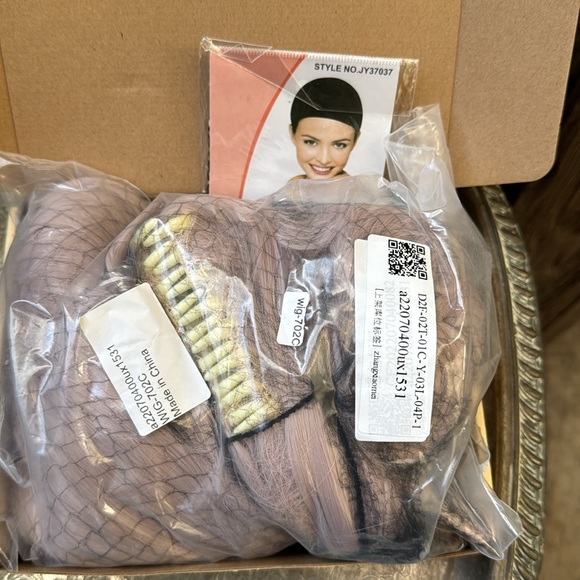Wig, Champagne Pink long wavy synthetic Wig. New in box. Hair cap. W/ponytail - Picture 13 of 16